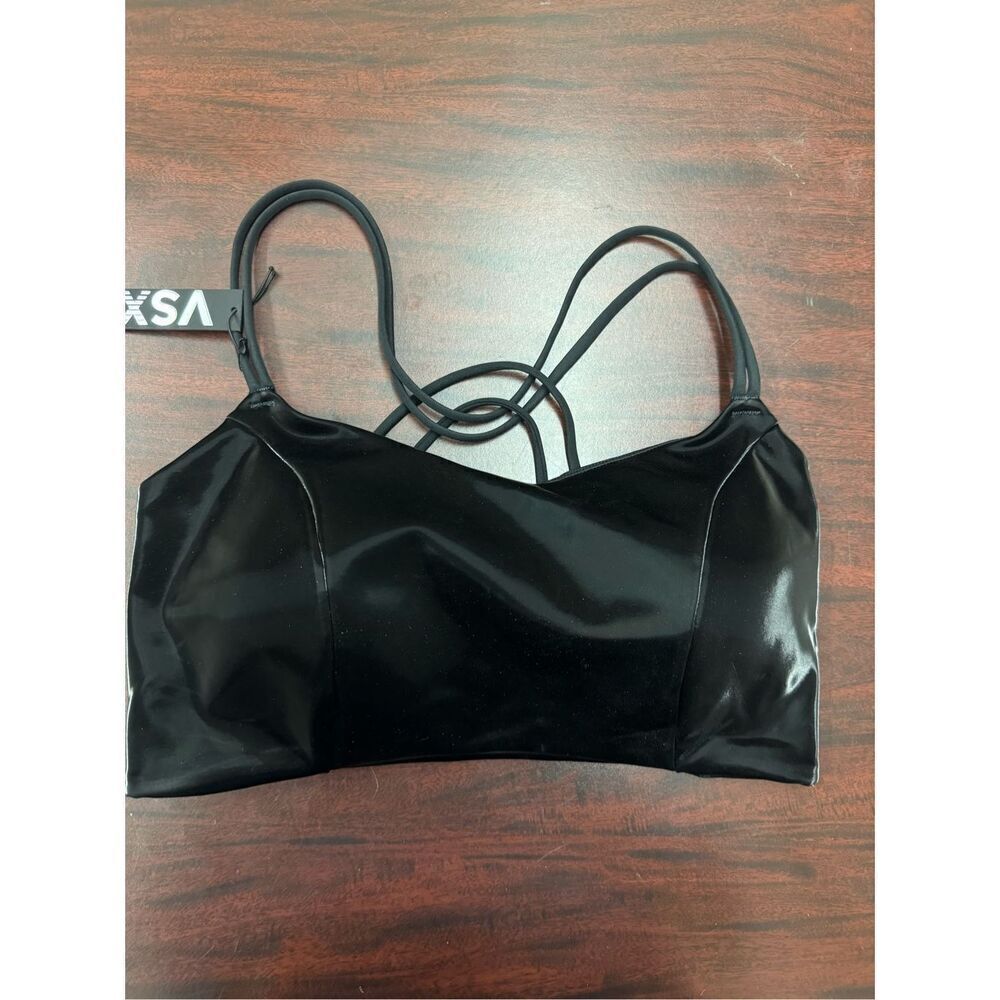 Victoria’s Secret X Evaluate Liquid Shine Stretch Sports Bra Size Medium- DD